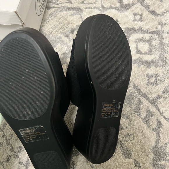 Sandals - Picture 3 of 4